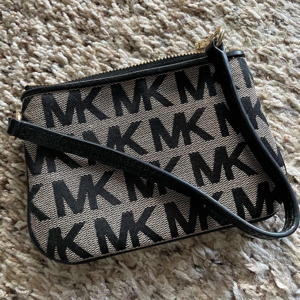 Michael Kor wristlet